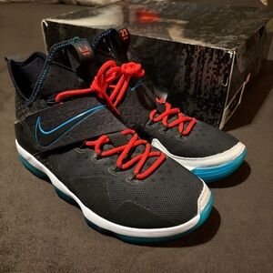 Nike LeBron 14 'Red Carpet'